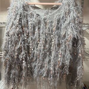 Gray Feathered Sweater plus 4 more tops.
All are medium